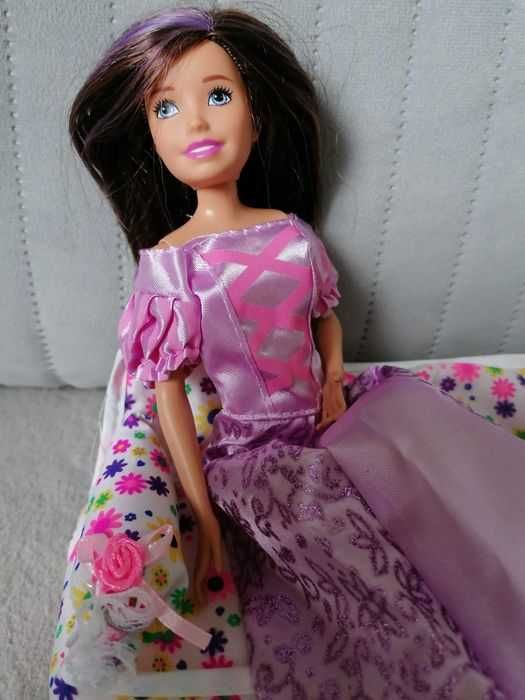 Lalka Skipper siostra Barbie suknia Roszpunki