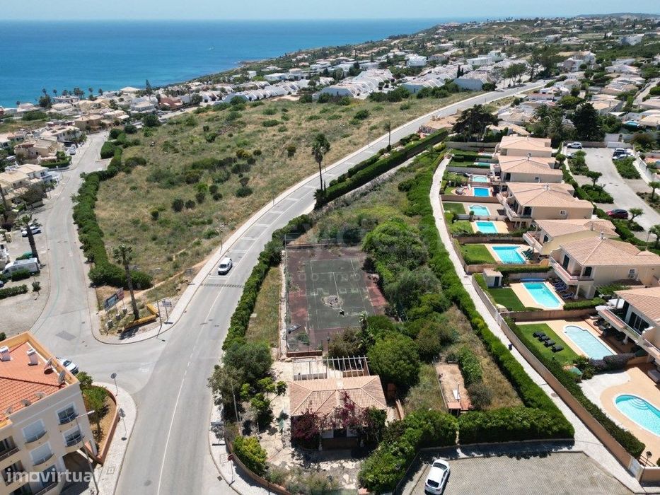 Terreno Urbano de 2805 m² com Vista Mar e Privacidade na Prestigiad...