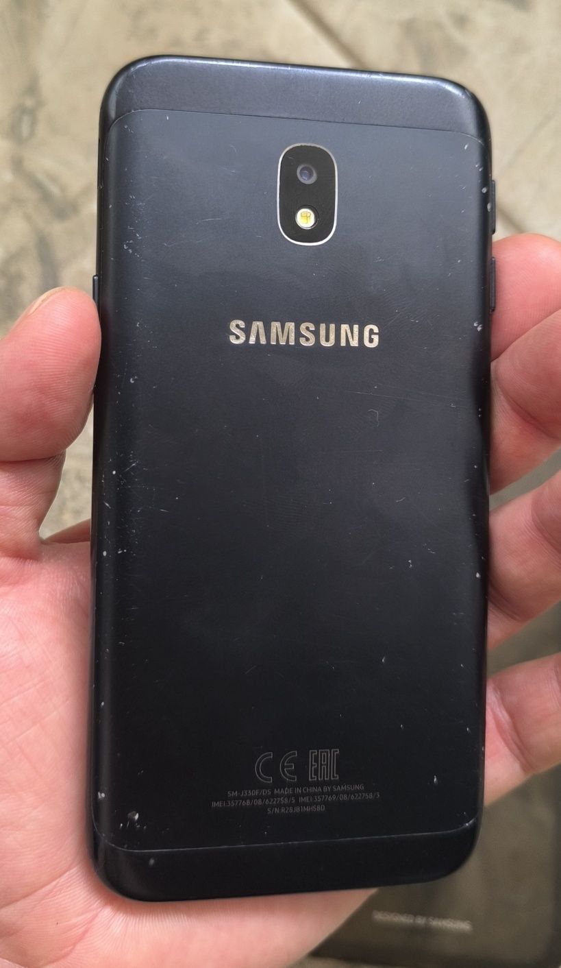 Мобільний телефон Samsung Galaxy J3