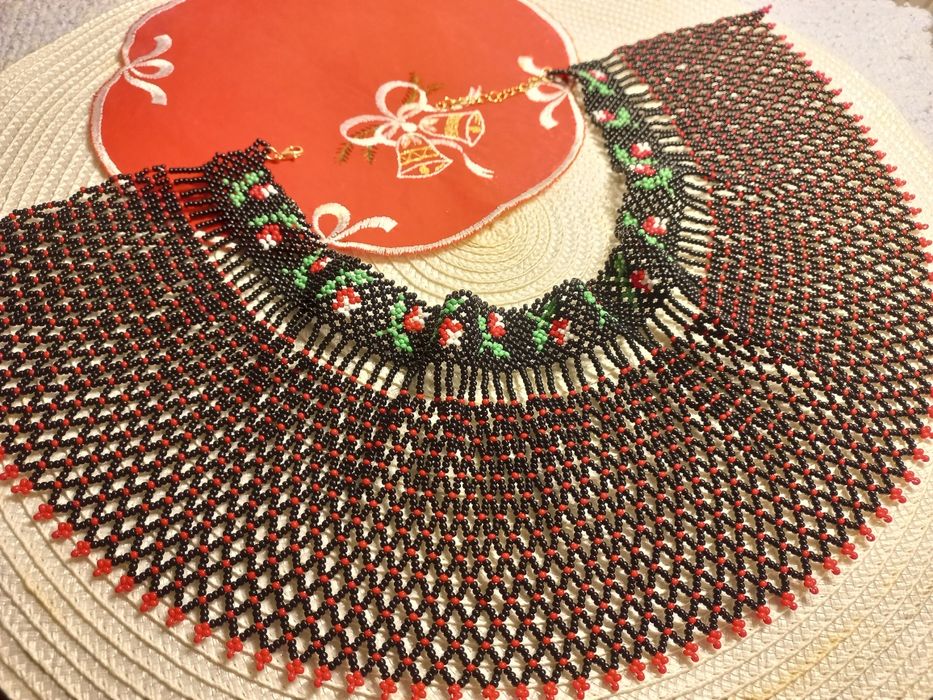 Традиційна українська силянка з чеського бісеру до вишиванки