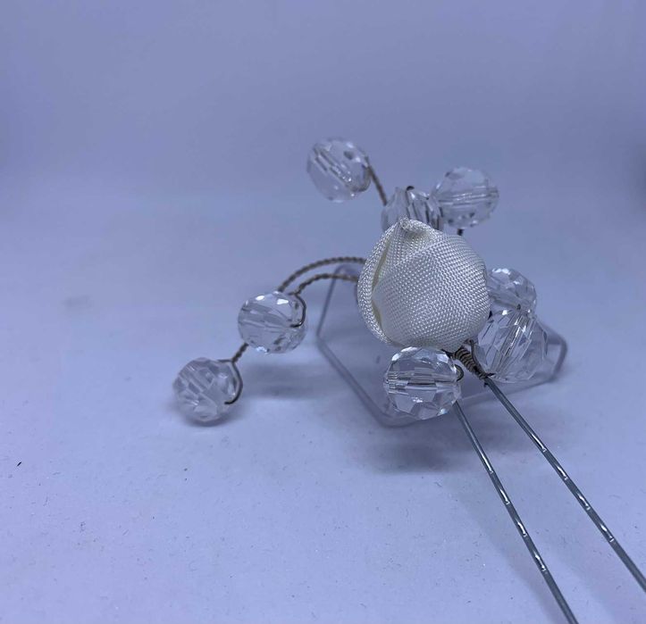 delikatna spinka ślubna komunijna róża kryształki art tanio wsuwka new