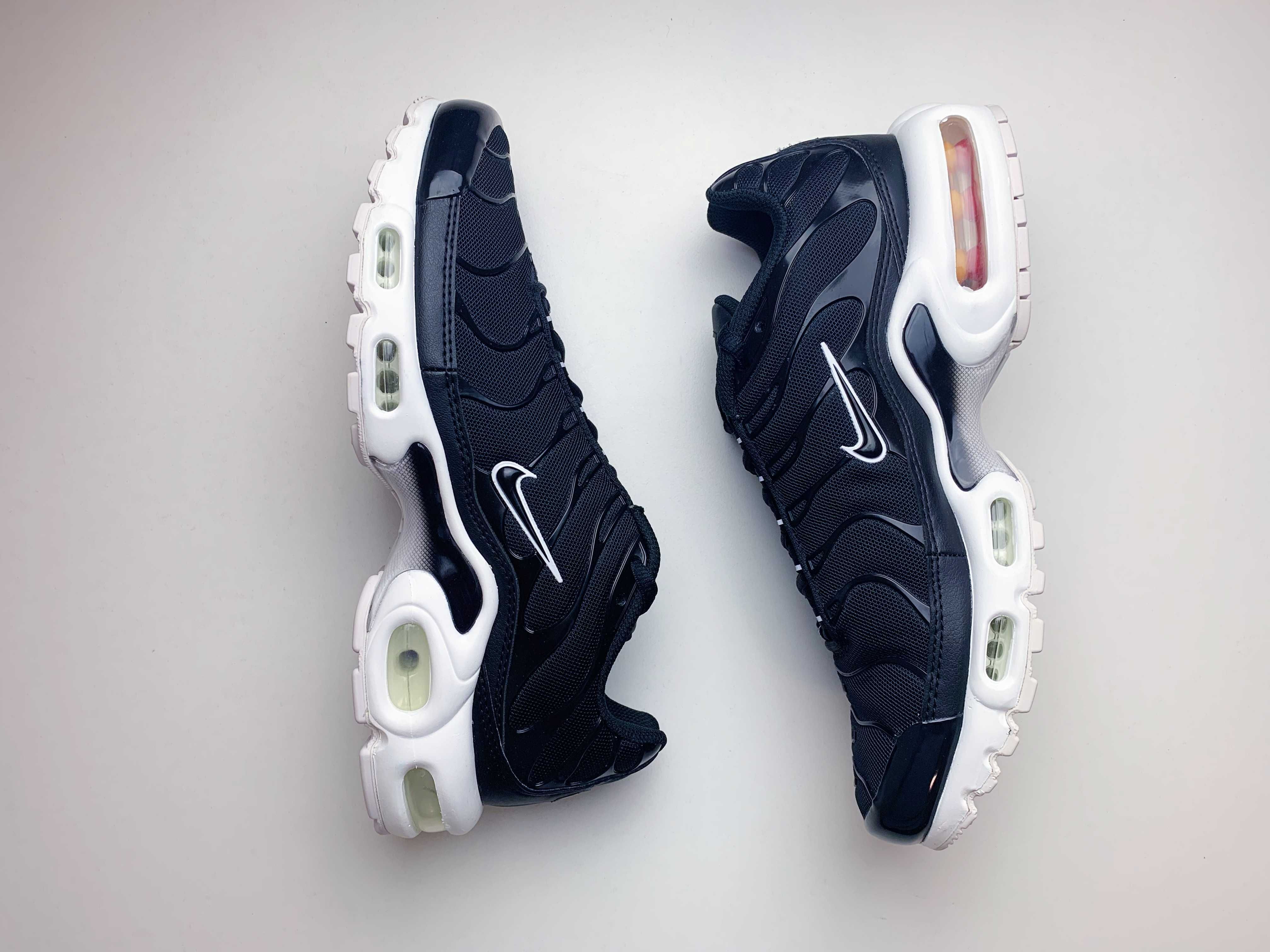 Nike WMNS Air Max Plus TN Black White 9 7.5 8 40.5 26cm