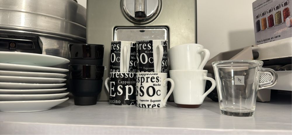 Máquina de Café NESPRESSO KRUPS