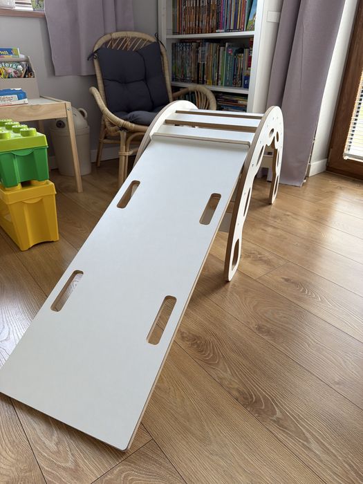 Bujak montessori ze zjeżdzalnią i ścianką wspinaczkową dla dzieci