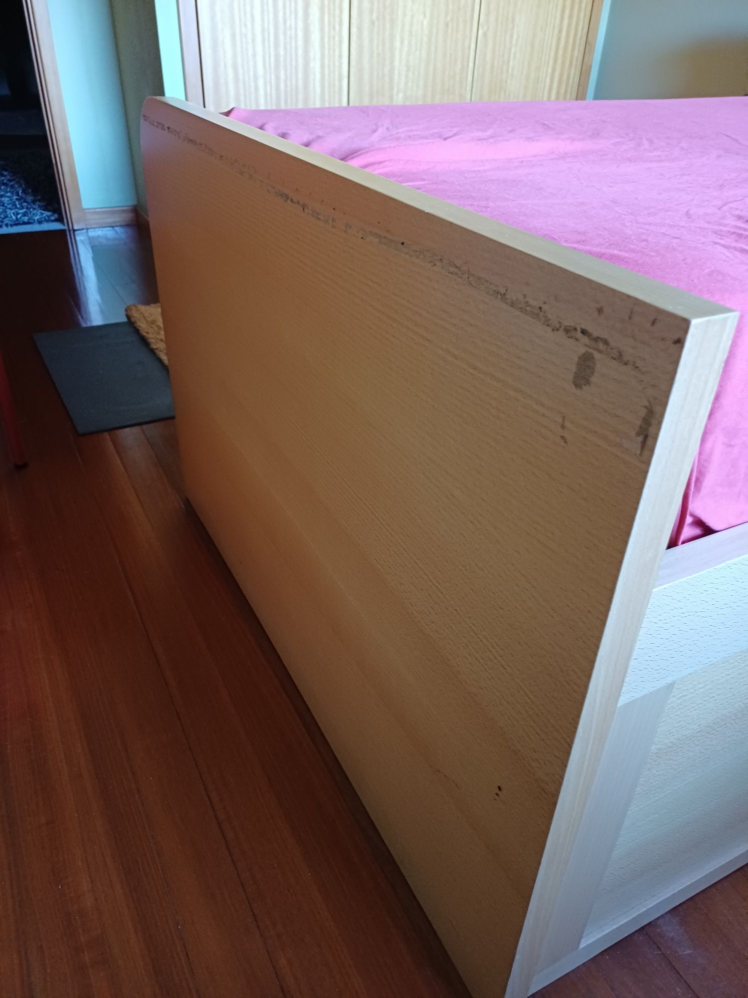 Cama solteiro com gavetas