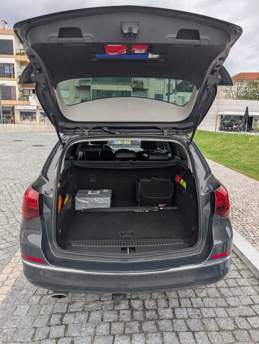 Carro familiar económico e fiável