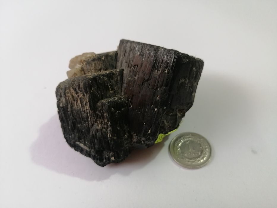 Naturalny kamień Czarny Turmalin w formie surowych kryształów nr 12