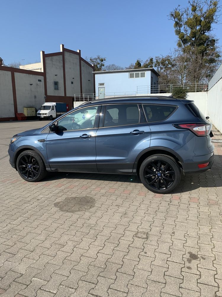 Samochod Ford Kuga Escape 2018