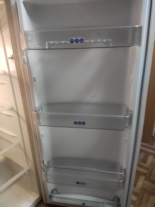 Продам б/у No frost холодильник Whirlpool