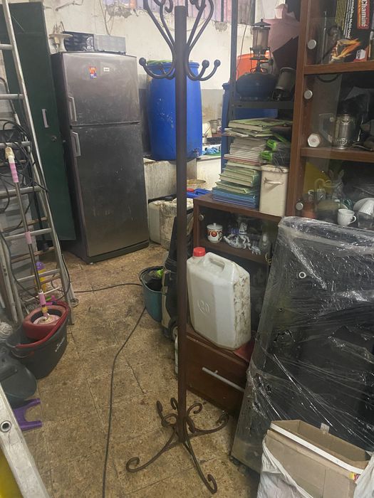 cabide alto em ferro trabalhado