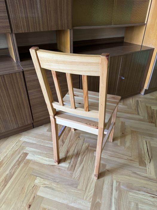 Dwa krzesła drewniane jysk