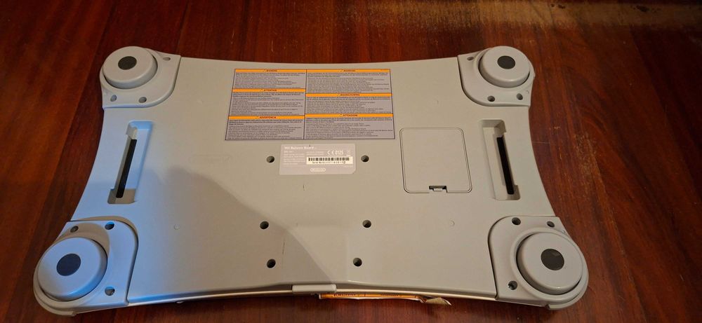 Wii Balance Board + Wii Fit in very good overall condition64284464074883123