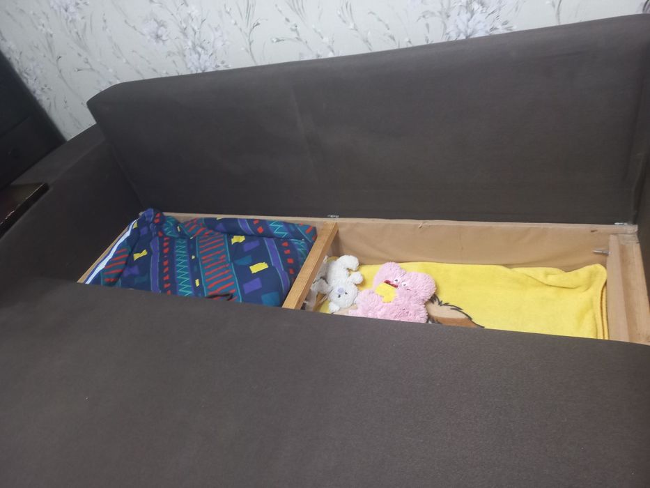 Продам диван  в нормальному стані