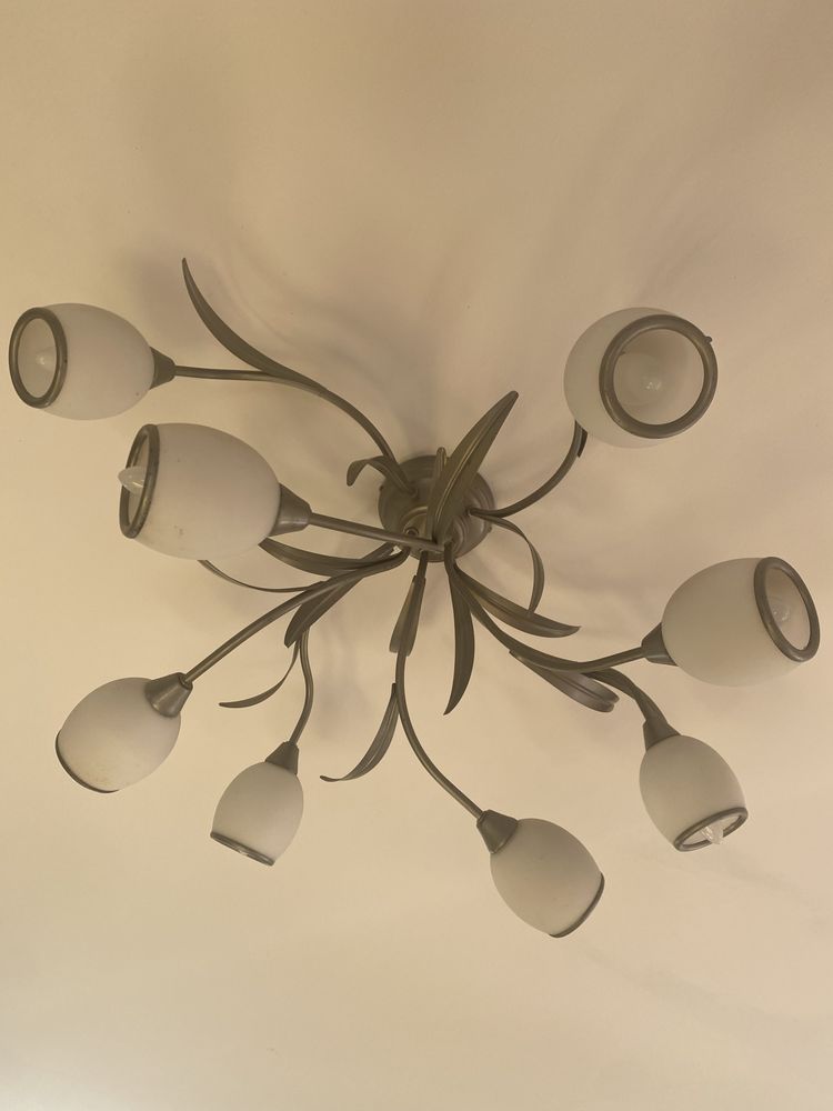 Lampa sufitowa biało-srebrna, klosze w ksztalcie tulipanów