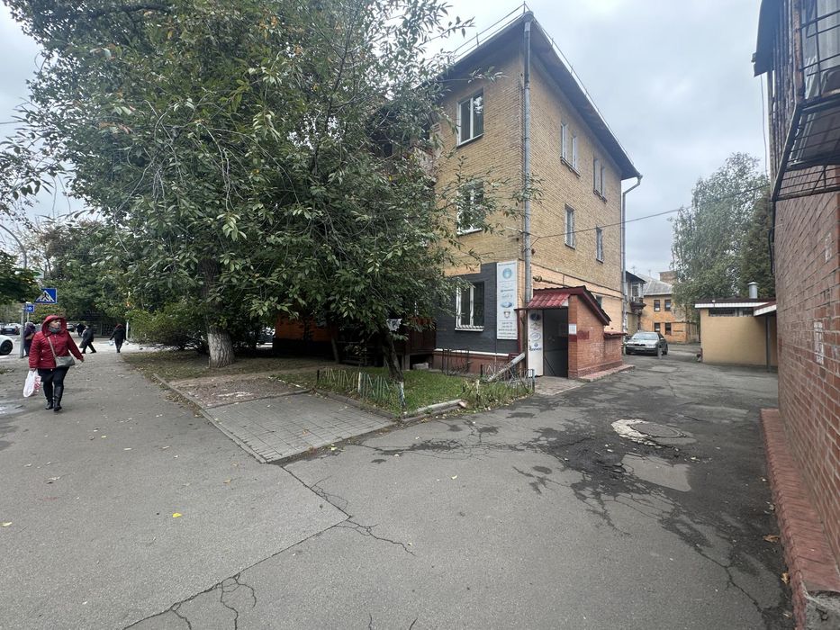 Без% фасадне приміщення 57м² Севастопольска площа