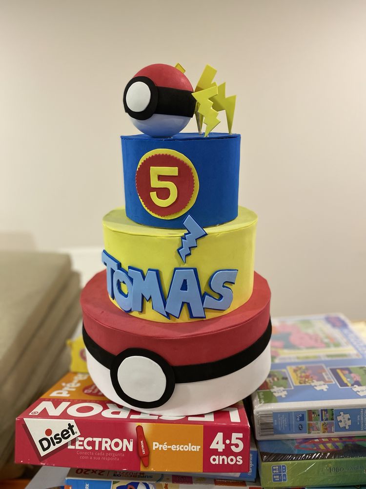Bolo de Aniversario EVA Pokemon