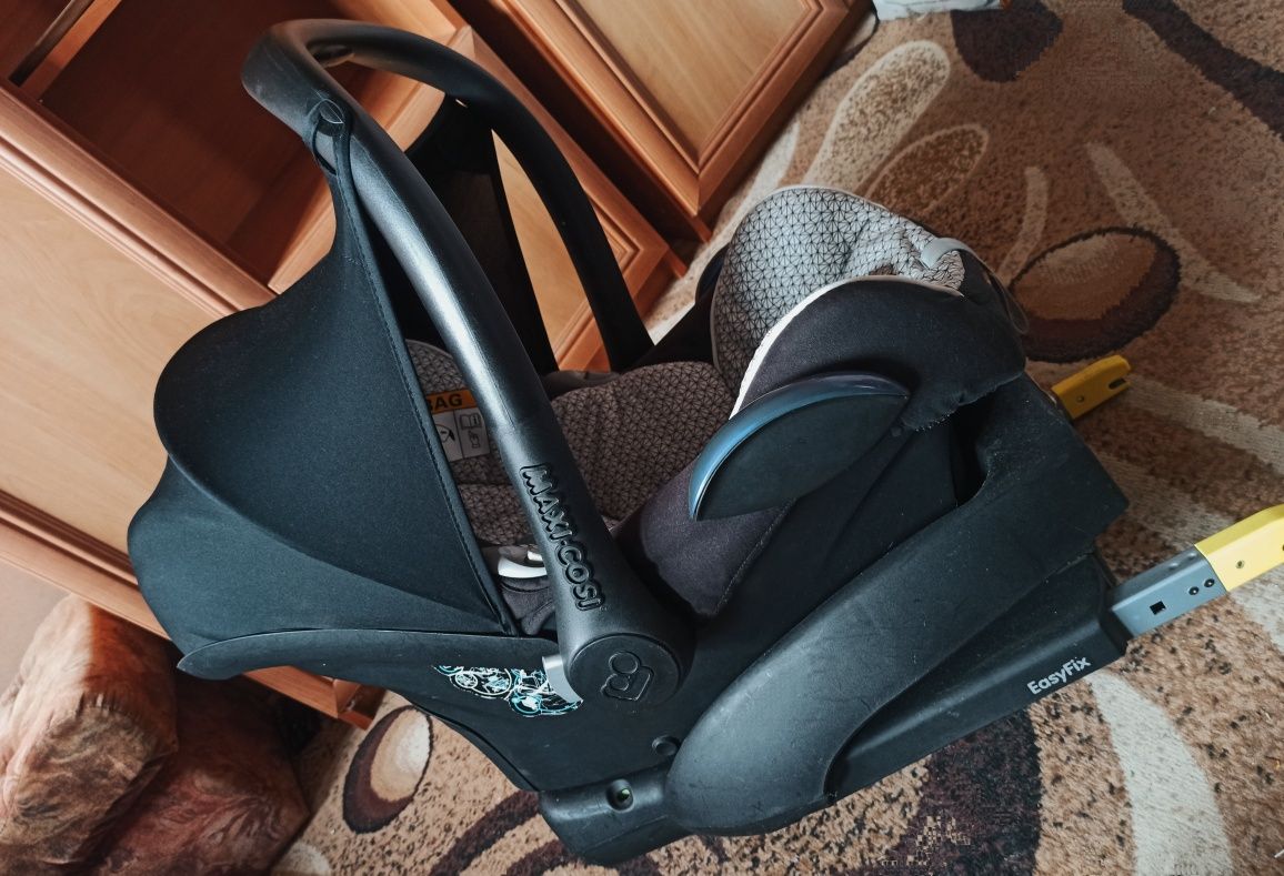 Fotelik MAXI COSI + baza isofix + adaptery