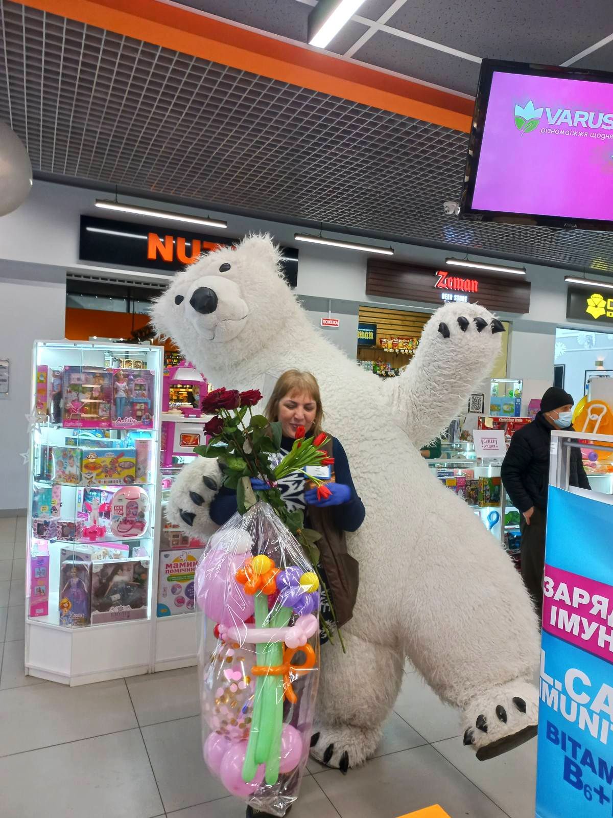 Величезний білий Ведмідь  Мішка  Київ Аниматори