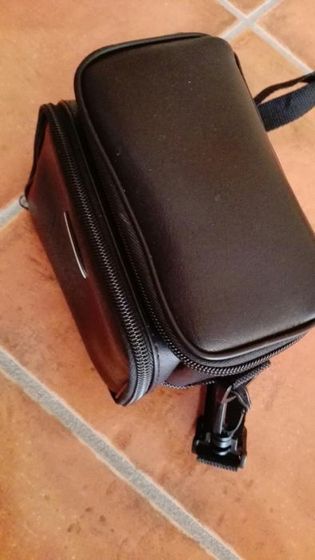 Mochila para máquina fotográfica ou outros, em pele