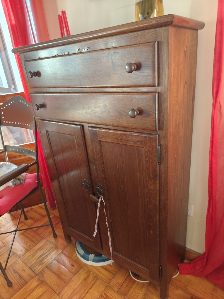 Armário de sala em castanho