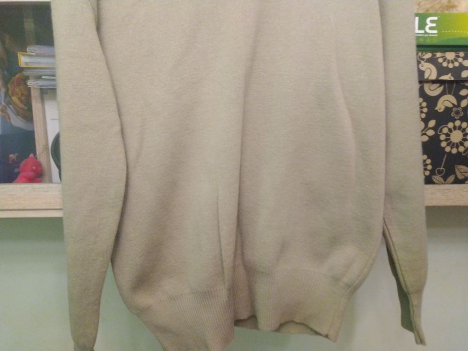 Beżowy sweter Renzo