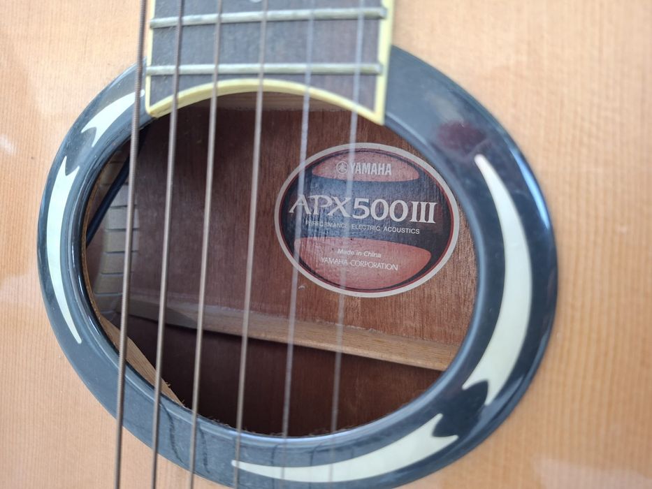 Guitarra Yamaha APX500 III