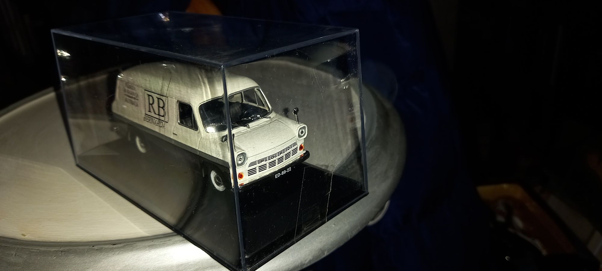 Miniatura Ford Transit, 1/43