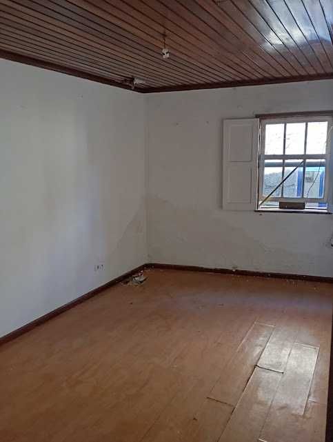 Casinha em Banda na zona histórica - T2 + Loja comercial