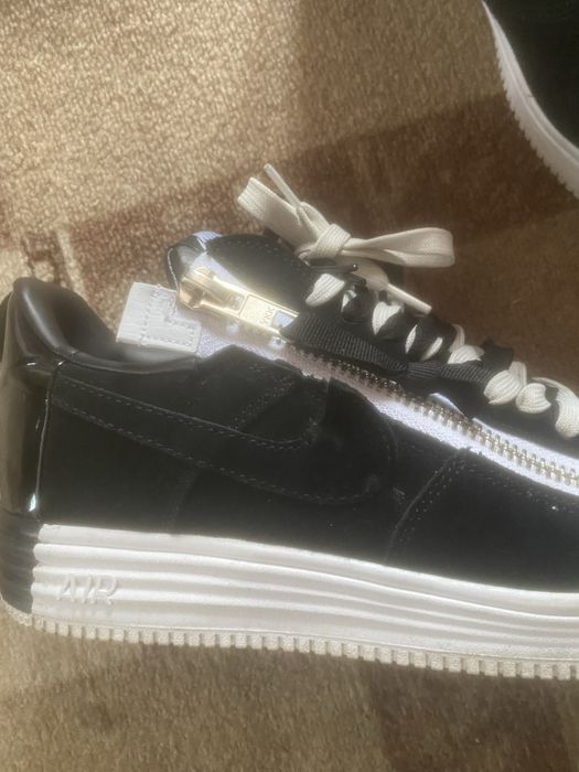 Nike acronym 42 size