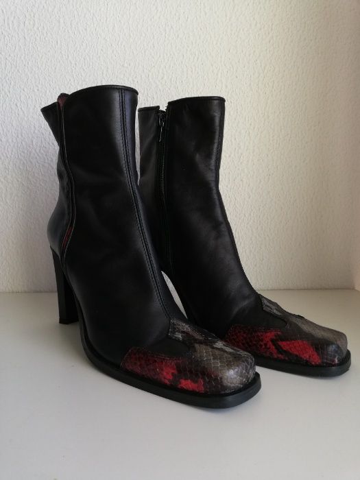 Botas de senhora em pele com biqueira em pele de cobra