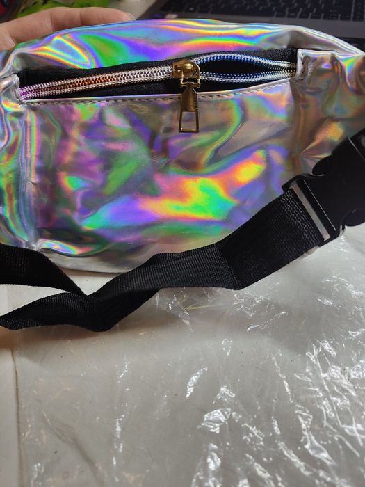 Saszetka na ramię biodra holograficzna nerka srebrna B135