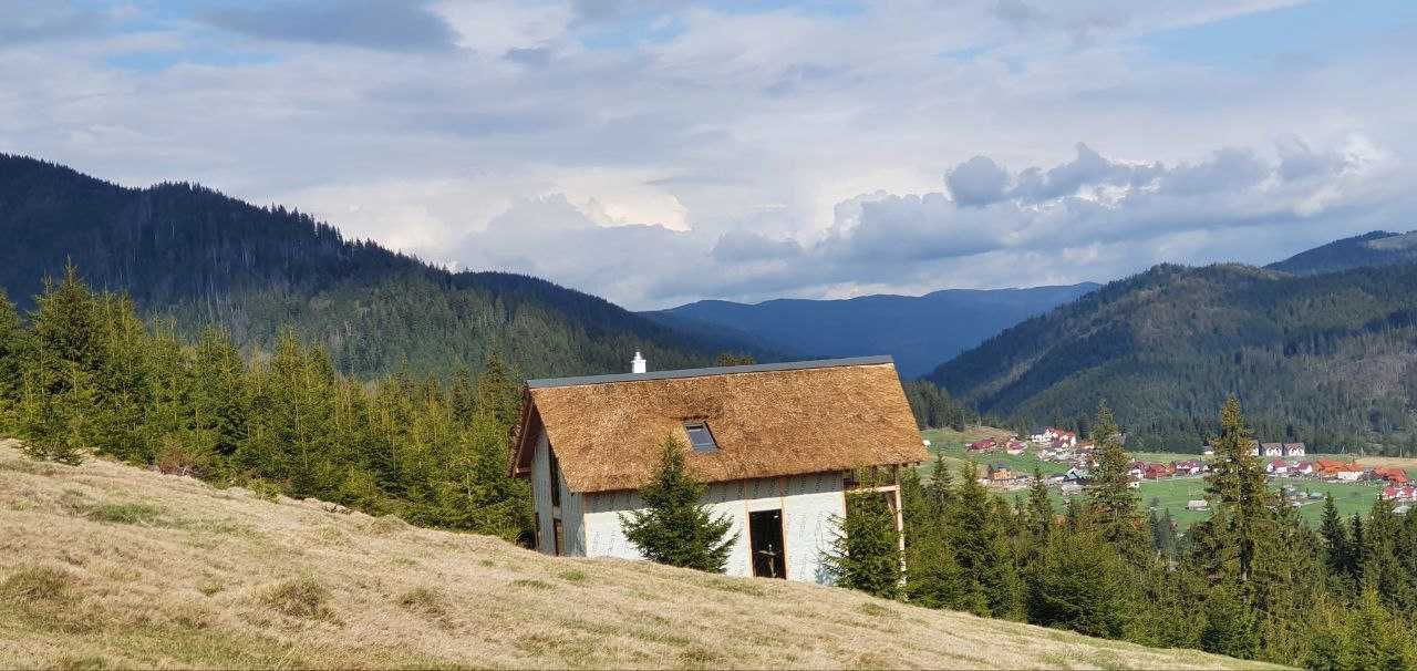 Еко-будинок в Буковелі з видом на гори