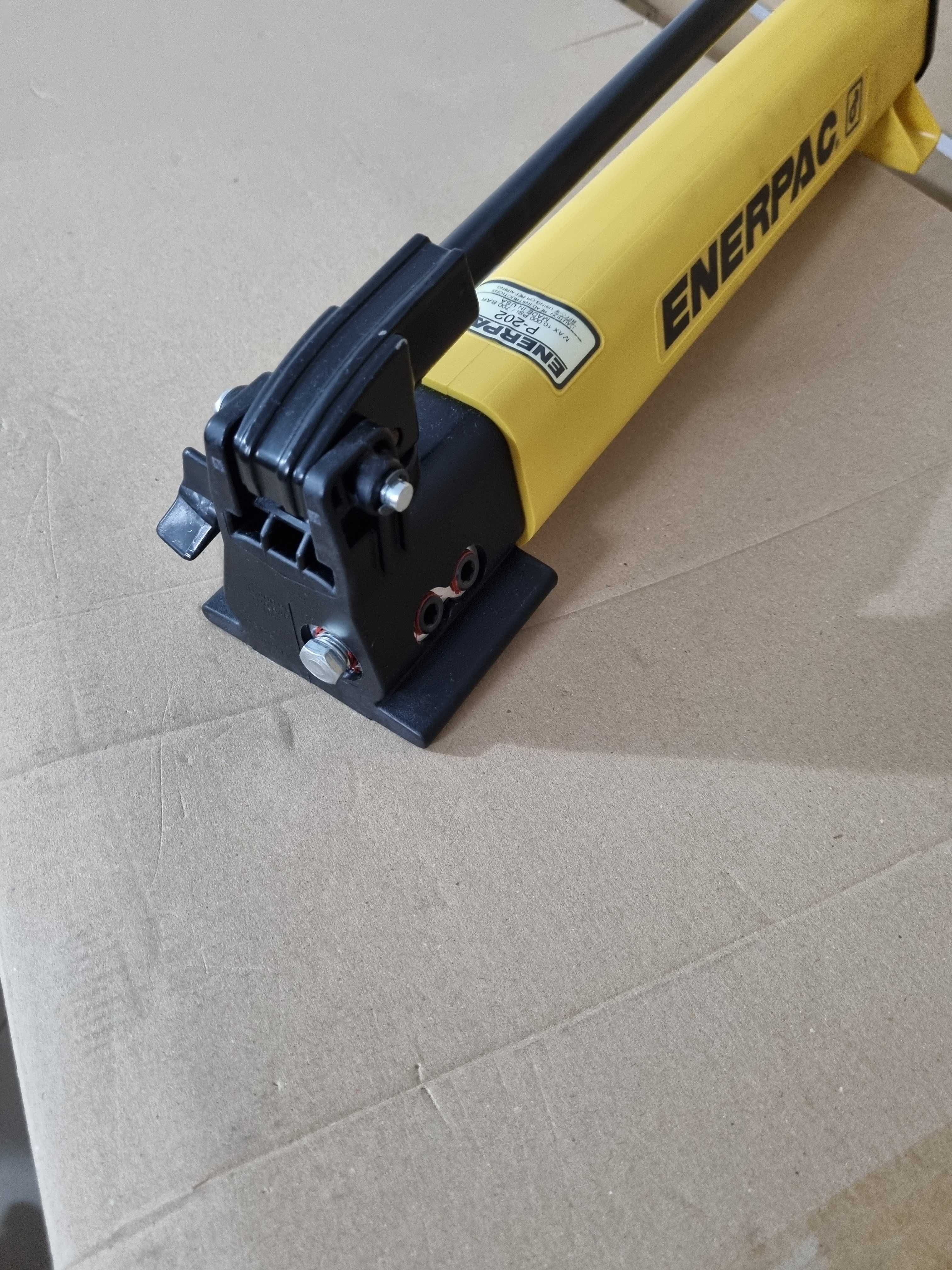 Pompa ENERPAC P-202 MAX 10,000 PSI/700 BAR MADE IN USA