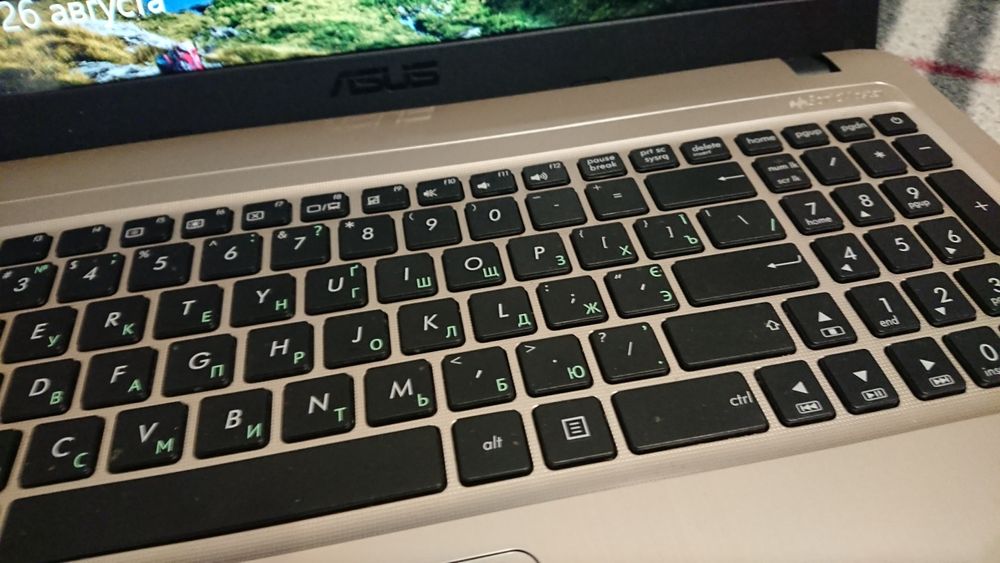 Ноутбук Asus R540 ( Як Новий )