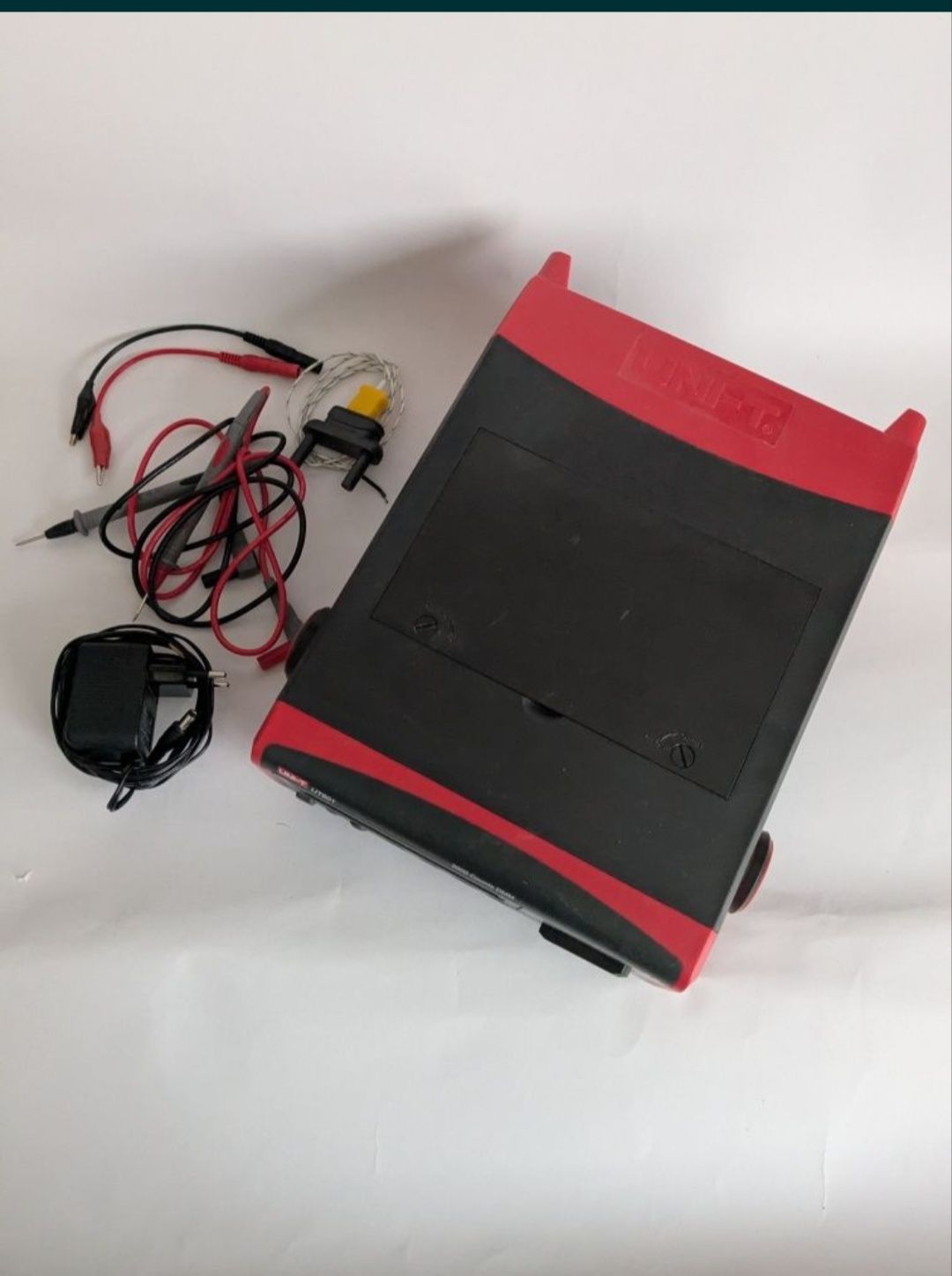 Miernik laboratoryjny UNI-T UT801