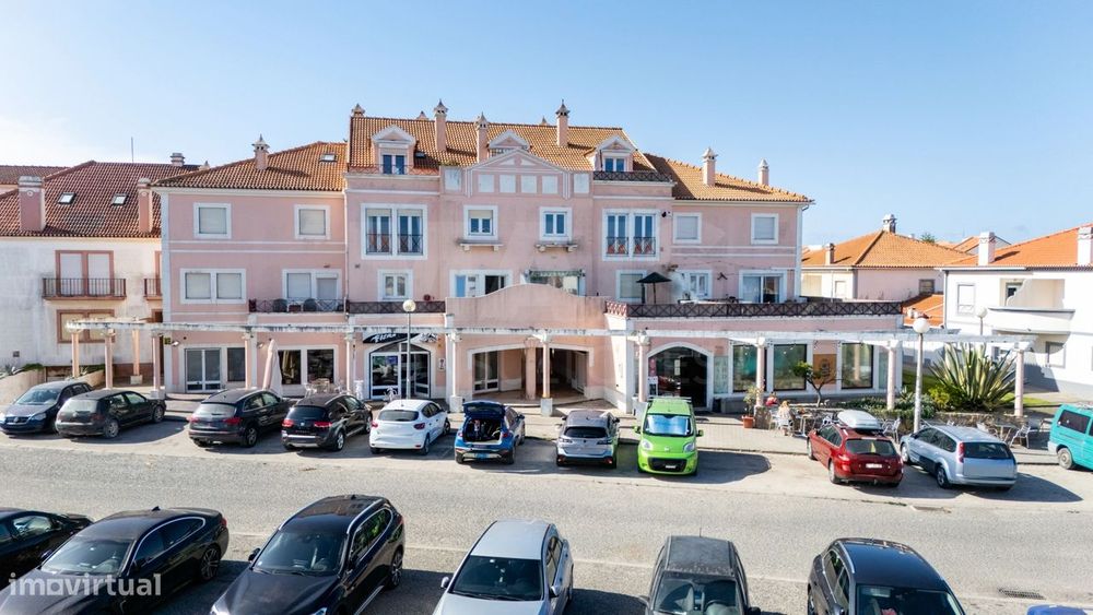 Dois espaços comerciais emblemáticos para trespasse no Baleal