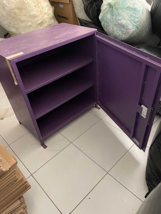 Шафа металева, сейф середній, малий.