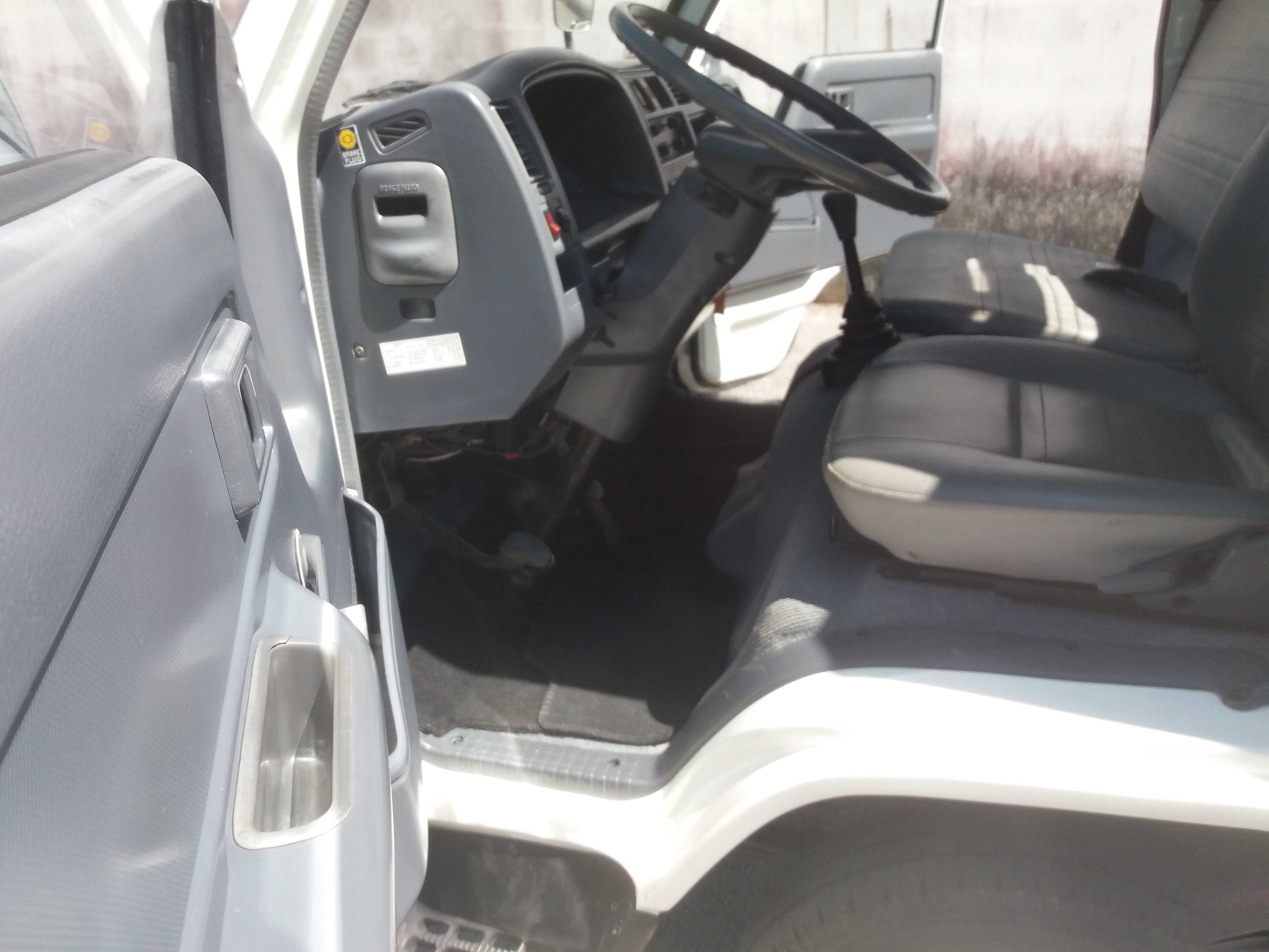 Toyota Dyna 150 Tribasculante