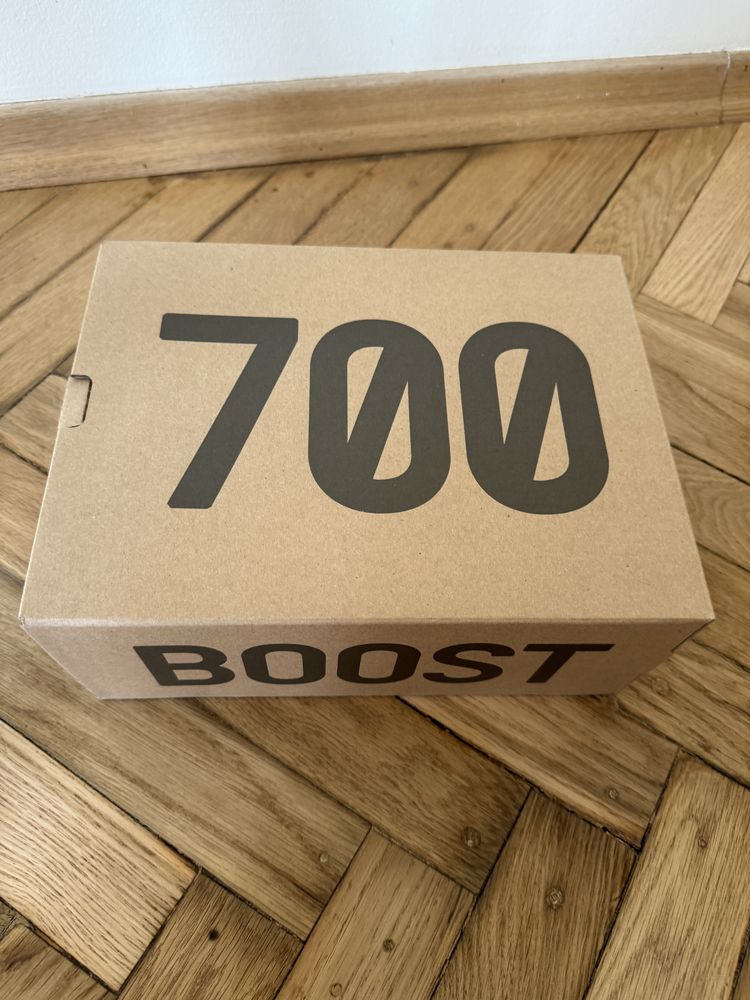 YEEZY Boost 700 V2 Static 35 1/2 eu