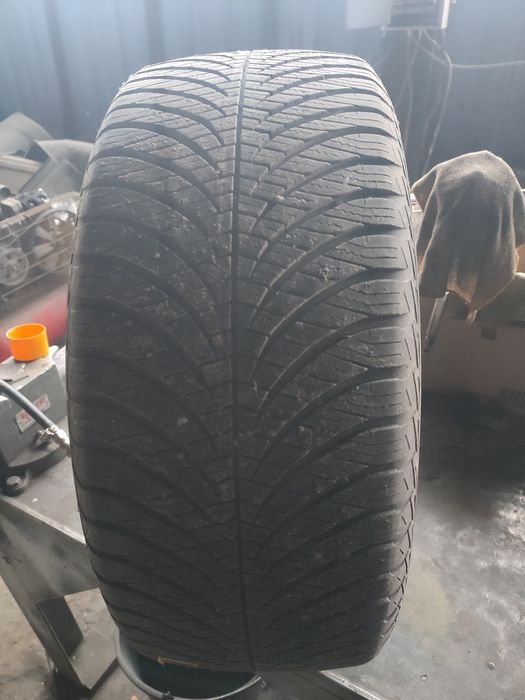 Шини 225/50 R17 зима,гарний стан