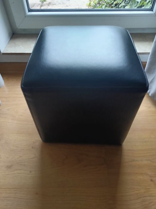 Puf skórzany czarny