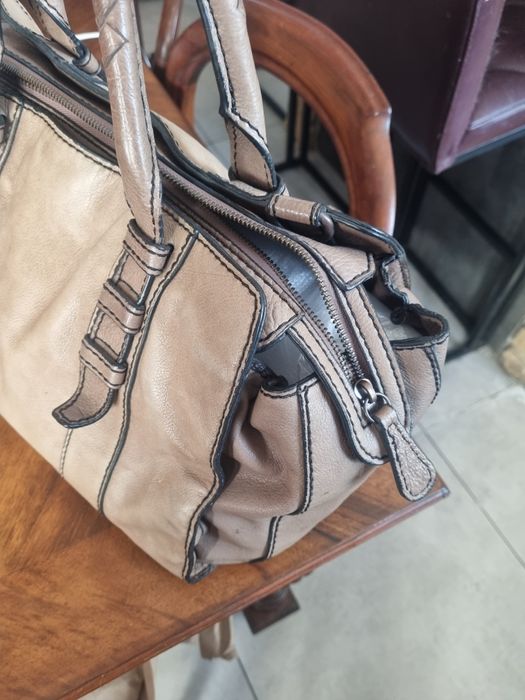 Роскошная сумкаТоут необычного цвета и дорогими деталями Liebeskind Be