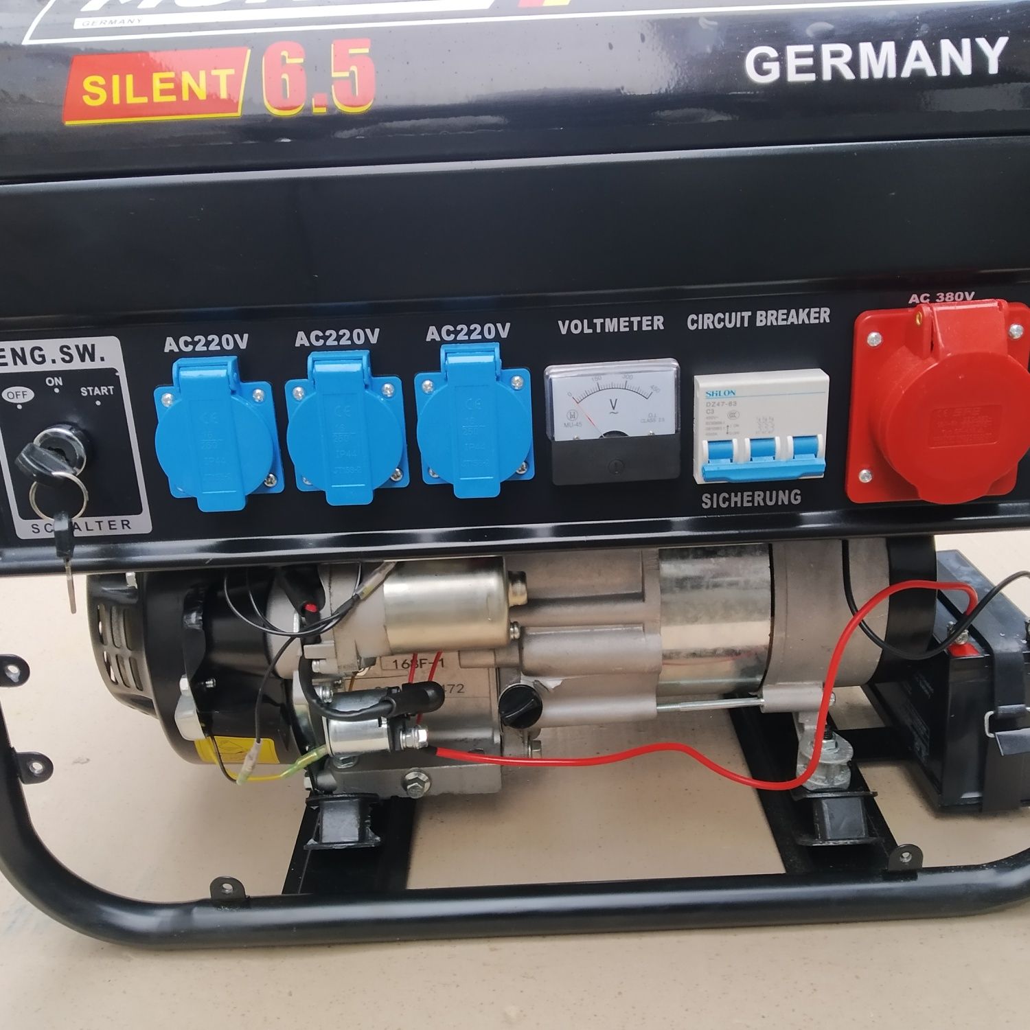 Бензиновий гениратор Munich Tools  3,0 kw трифазний ,електростартер