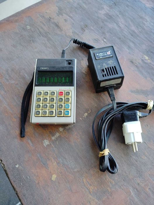 Maquina Calculadora Sharp EL-811A