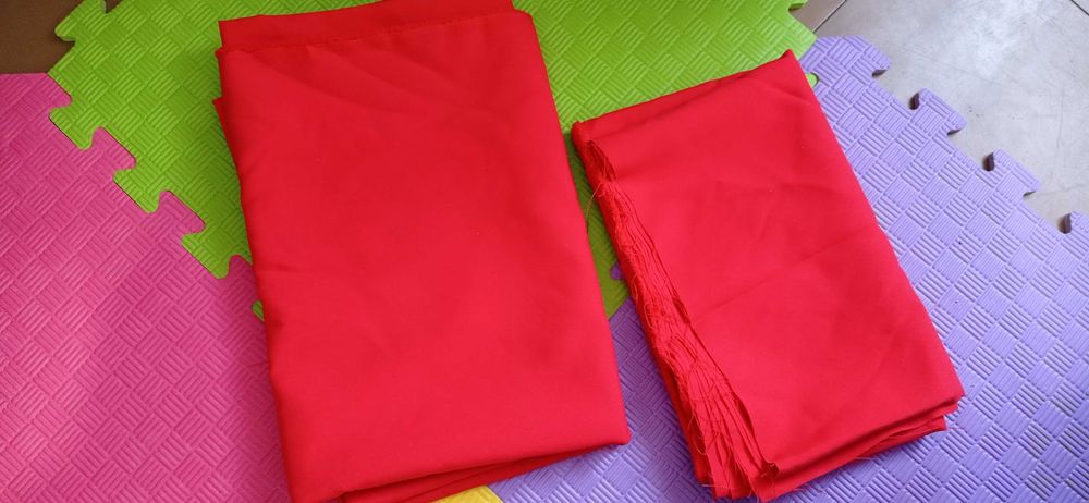 Відріз лоскут тканини габардин червоного кольору