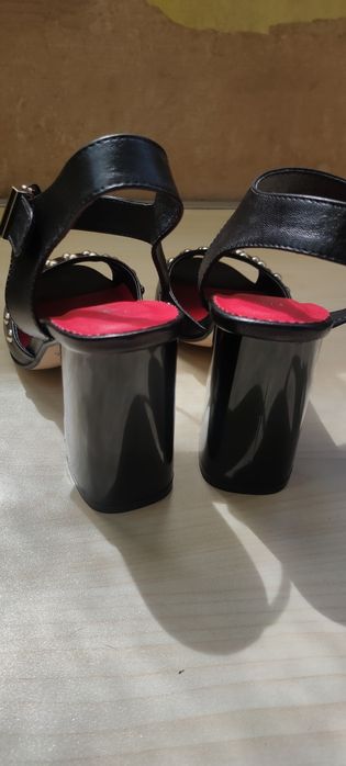 Продам нові шкіряні босоніжки, 36 розмір