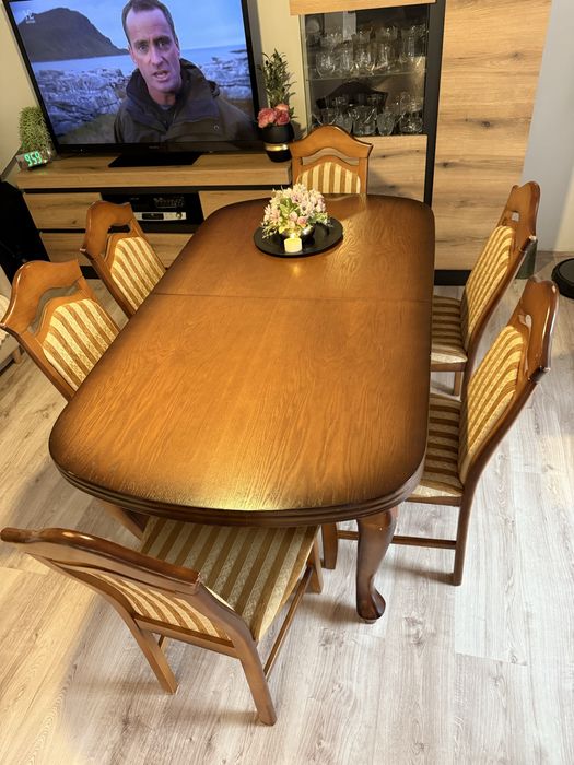 Drewniany stół rozkładany + 6 krzeseł – solidny komplet jadalniany