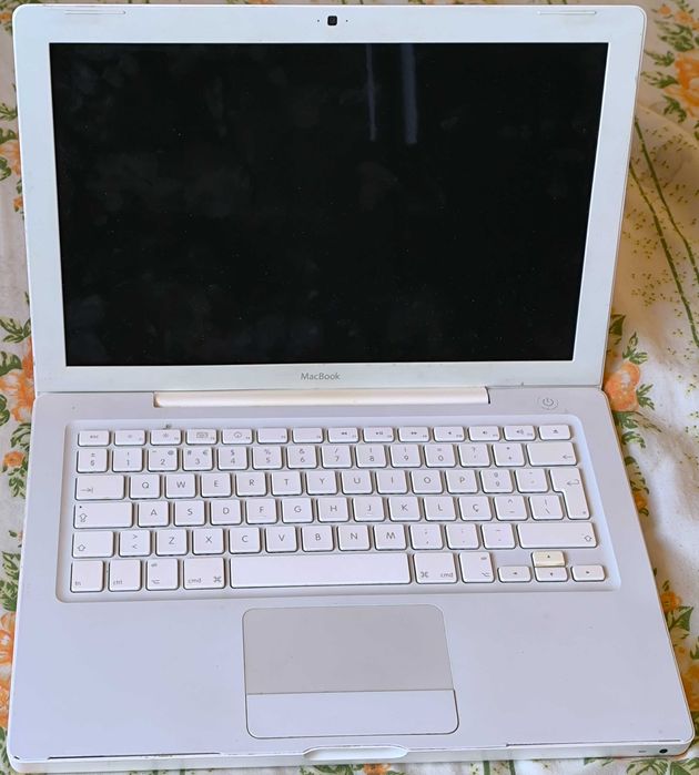 MacBook White A1328