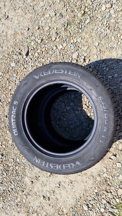 Opona 235/60R17 całoroczna wielosezonowa. Vredestein. 2019 rok.
