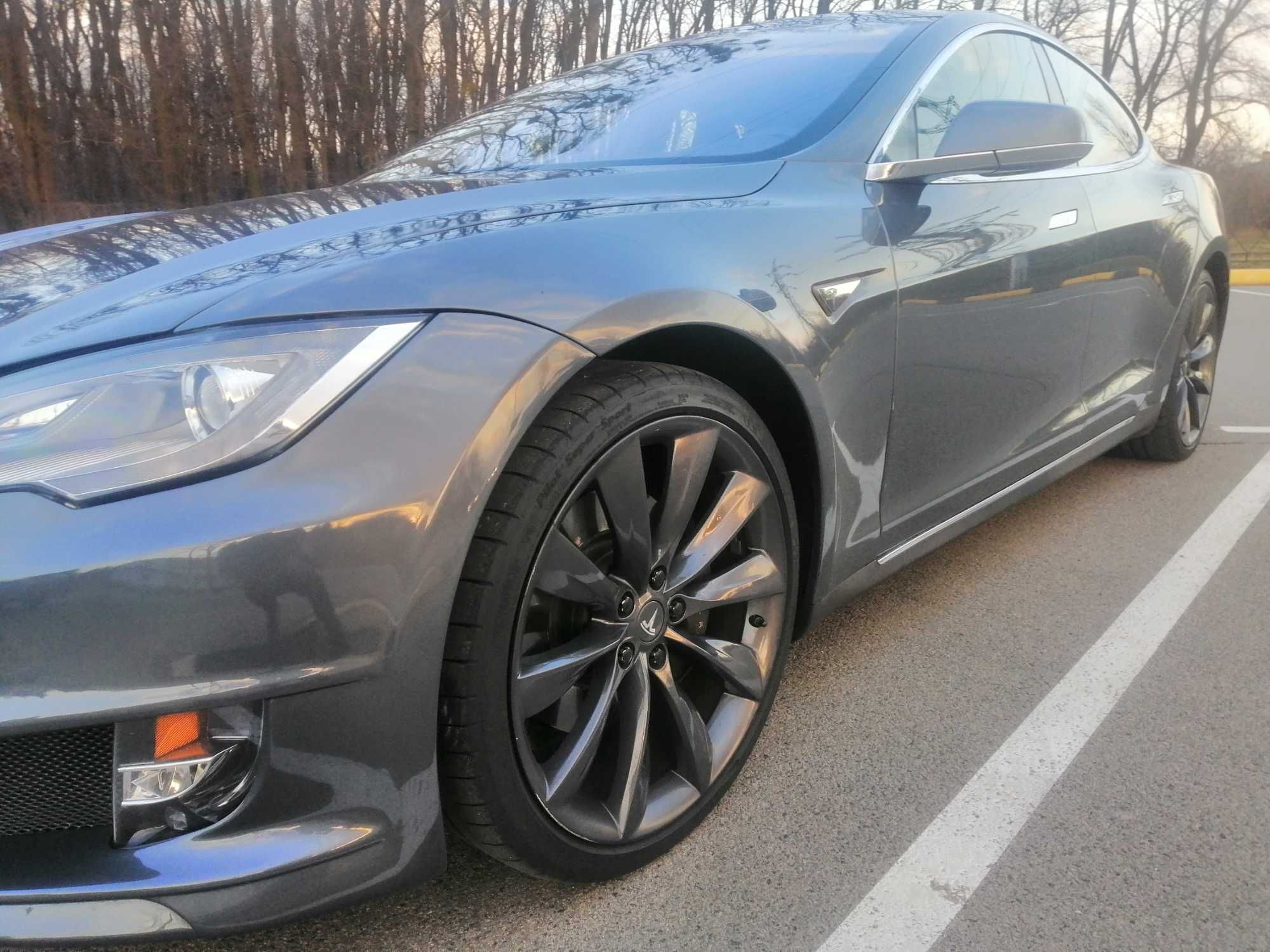 Tesla Model S p85